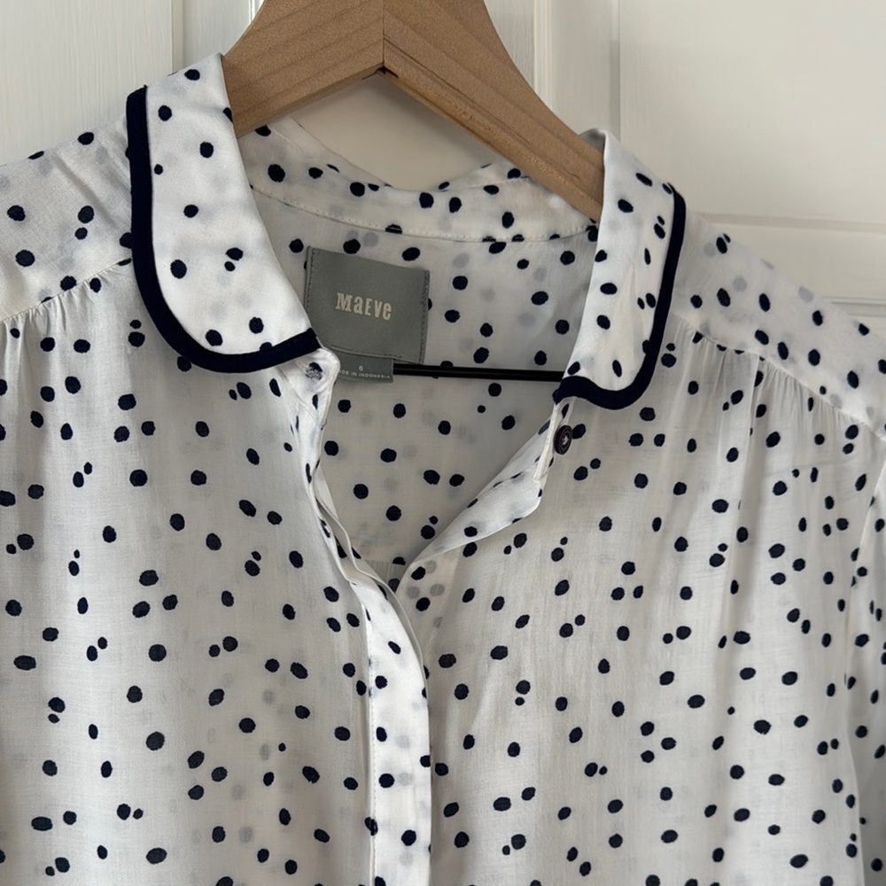 Anthropologie Maeve buttondown Navy Polka Dot Blouse with navy Trim